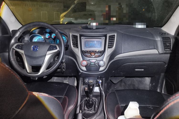 Used CHANGAN CS35 2012 1.6L Manual Luxury Model China IV Standard Center Console