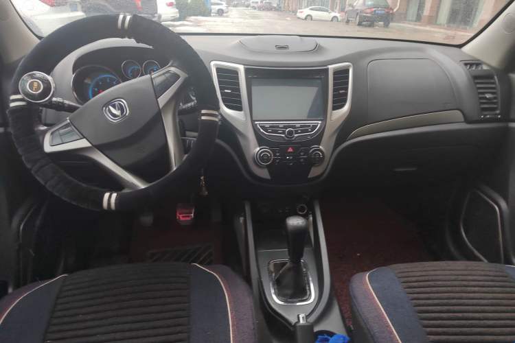 Used CHANGAN CS35 2012 1.6L Manual Comfort Version China V Standard Center Console
