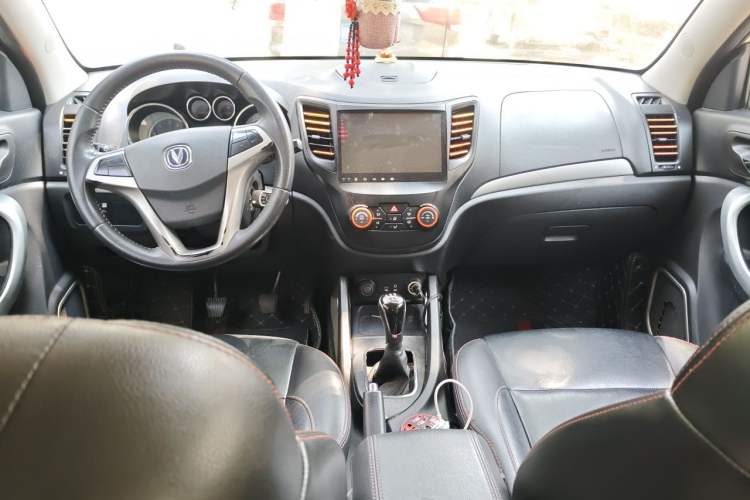 Used CHANGAN CS35 2012 1.6L Manual Luxury Model China IV Standard Center Console