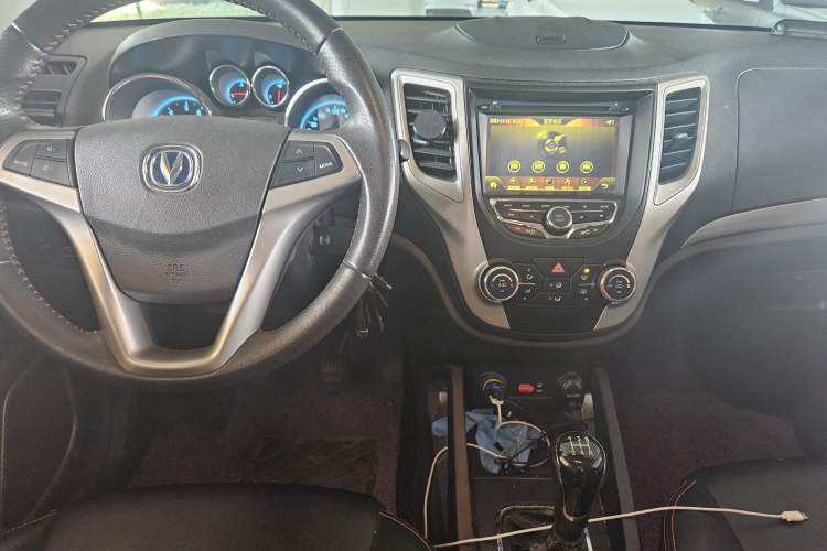 Used CHANGAN CS35 2012 1.6L Manual Comfort Edition China IV Standard Center Console