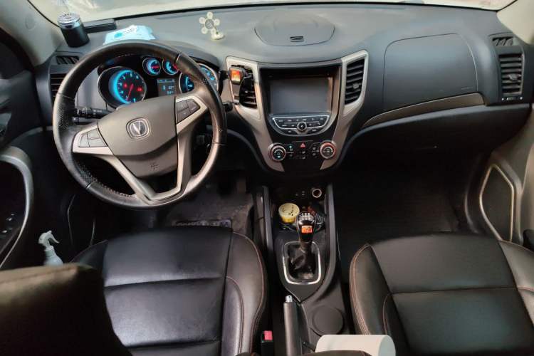 Used CHANGAN CS35 2012 1.6L Manual Luxury Model China IV Standard Center Console