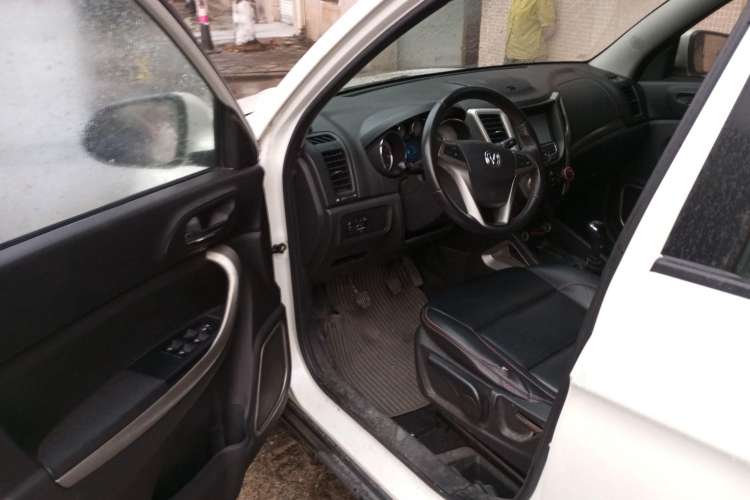 Used CHANGAN CS35 2012 1.6L Manual Luxury Model China IV Standard Driver Seat