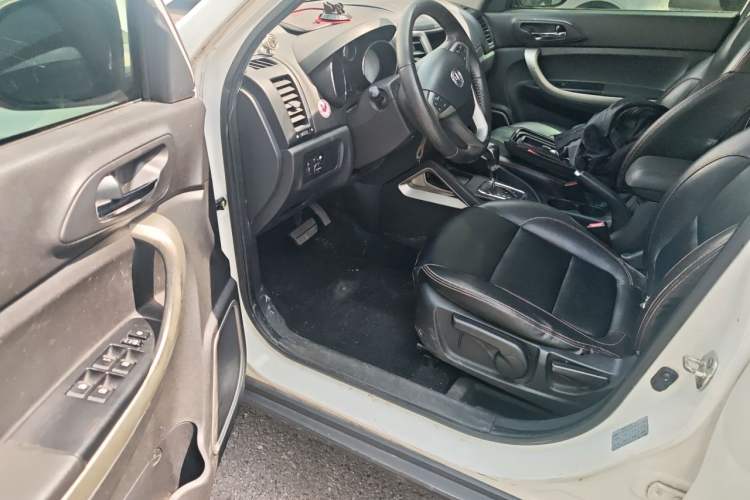 Used CHANGAN CS35 2012 1.6L Automatic Luxury Version China IV Standard Driver Seat