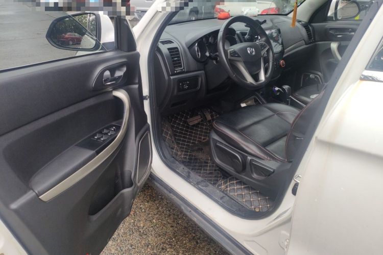 Used CHANGAN CS35 2012 1.6L Automatic Luxury Version China IV Standard Driver Seat