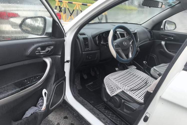 Used CHANGAN CS35 2012 1.6L Manual Luxury Version China V Standard Driver Seat