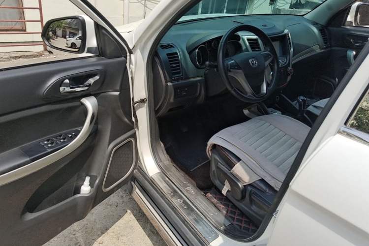 Used CHANGAN CS35 2012 1.6L Manual Comfort Edition China IV Standard Driver Seat