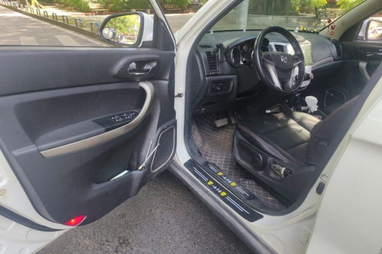 Used CHANGAN CS35 2012 1.6L Automatic Luxury Version China IV Standard Driver Seat