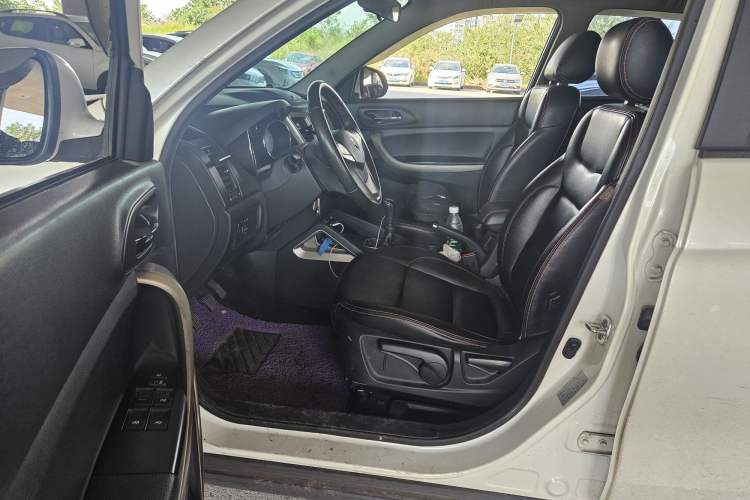 Used CHANGAN CS35 2012 1.6L Manual Comfort Edition China IV Standard Driver Seat