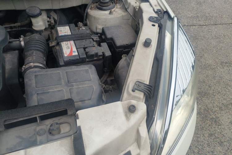 Used CHANGAN CS35 2012 1.6L Automatic Luxury Version China IV Standard Engine Bay Left
