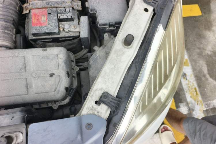 Used CHANGAN CS35 2012 1.6L Automatic Luxury Version China IV Standard Engine Bay Left