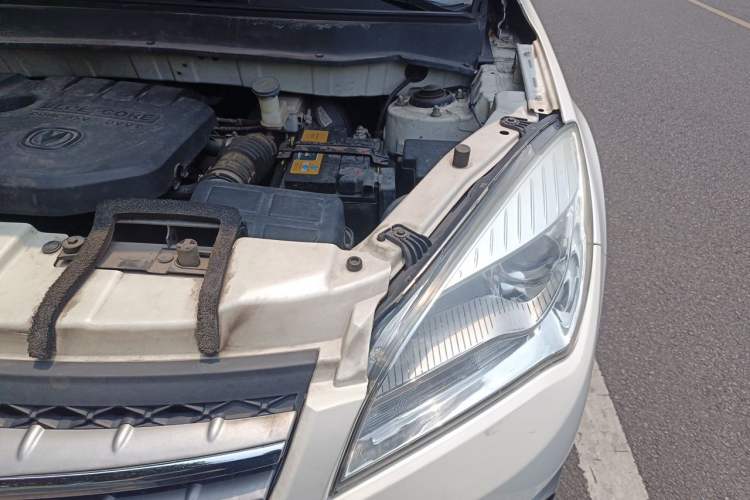 Used CHANGAN CS35 2012 1.6L Automatic Luxury Version China IV Standard Engine Bay Left