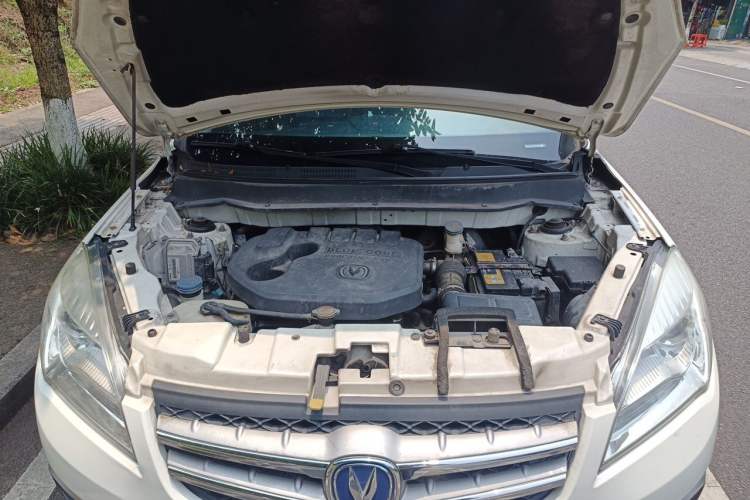 Used CHANGAN CS35 2012 1.6L Automatic Luxury Version China IV Standard Engine Bay