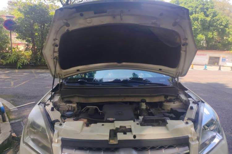 Used CHANGAN CS35 2012 1.6L Automatic Luxury Version China IV Standard Engine Bay