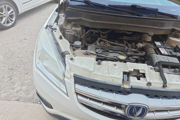 Used CHANGAN CS35 2012 1.6L Automatic Luxury Version China V Standard Engine Bay Right