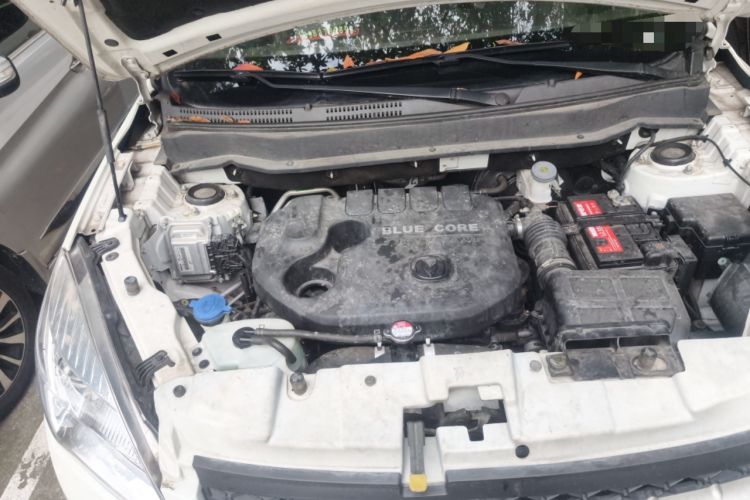 Used CHANGAN CS35 2012 1.6L Automatic Luxury Version China IV Standard Engine Bay Right