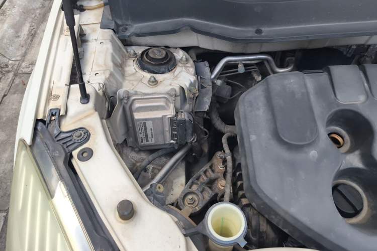 Used CHANGAN CS35 2012 1.6L Manual Comfort Edition China IV Standard Engine Bay Right