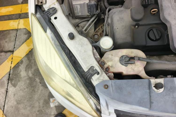 Used CHANGAN CS35 2012 1.6L Automatic Luxury Version China IV Standard Engine Bay Right