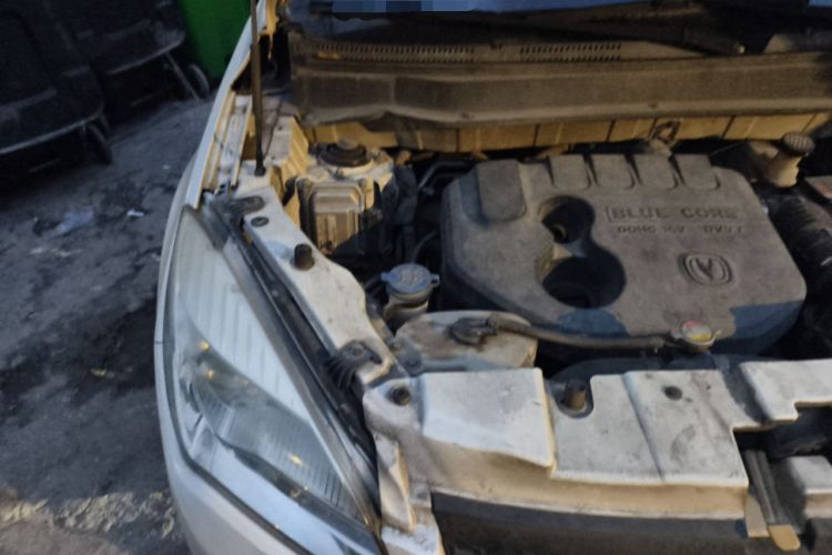 Used CHANGAN CS35 2012 1.6L Manual Luxury Model China IV Standard Engine Bay Right