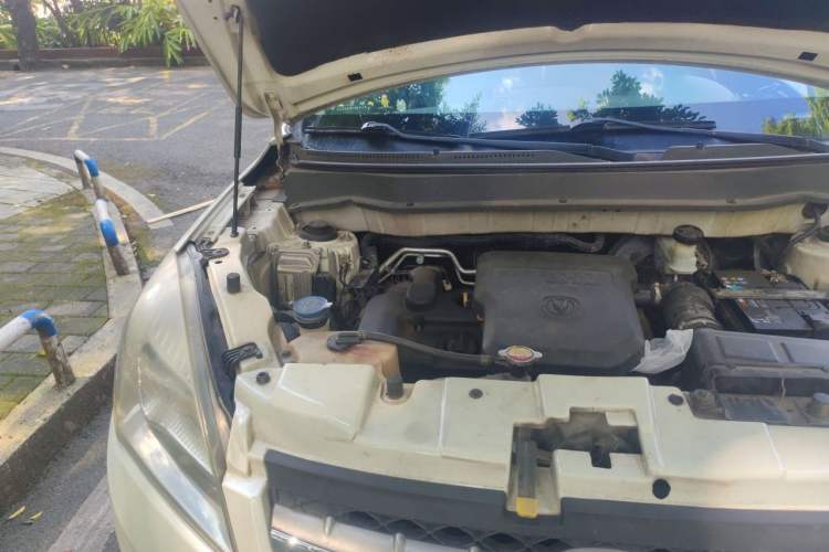 Used CHANGAN CS35 2012 1.6L Automatic Luxury Version China IV Standard Engine Bay Right