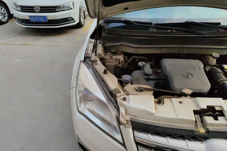 Used CHANGAN CS35 2012 1.6L Manual Luxury Model China IV Standard Engine Bay Right