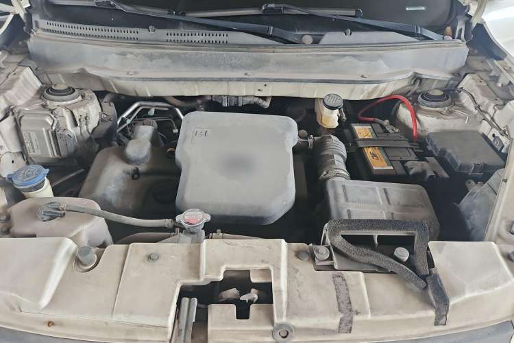 Used CHANGAN CS35 2012 1.6L Manual Comfort Edition China IV Standard Engine Bay