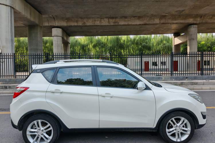 Used CHANGAN CS35 2012 1.6L Manual Luxury Model China IV Standard Exterior 3