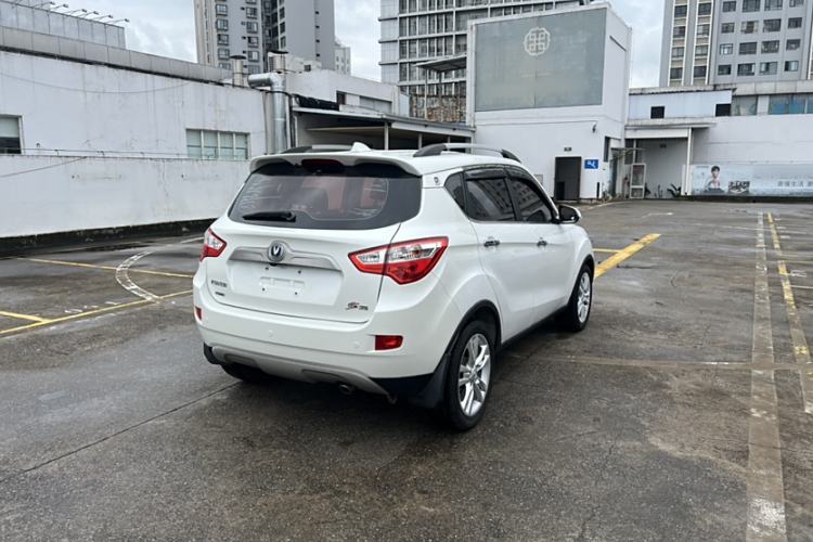 Used CHANGAN CS35 2012 1.6L Automatic Luxury Version China IV Standard Exterior 5