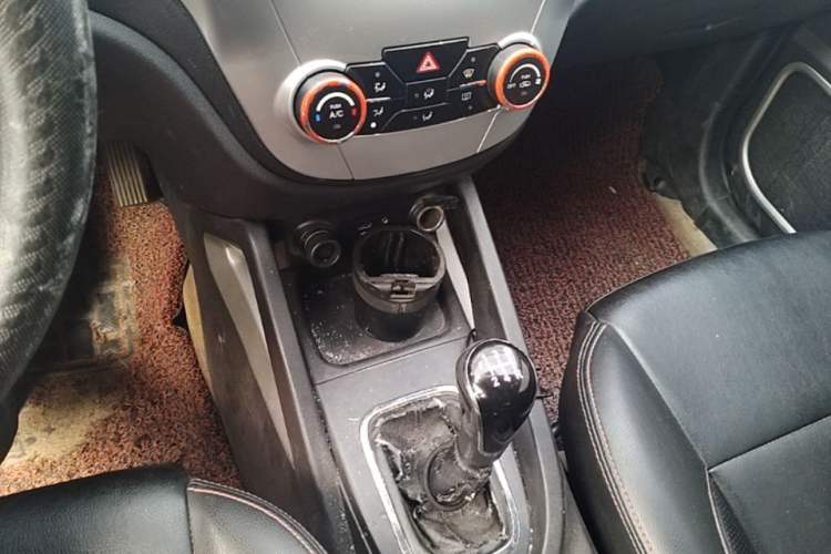 Used CHANGAN CS35 2012 1.6L Manual Luxury Model China IV Standard Gear Lever