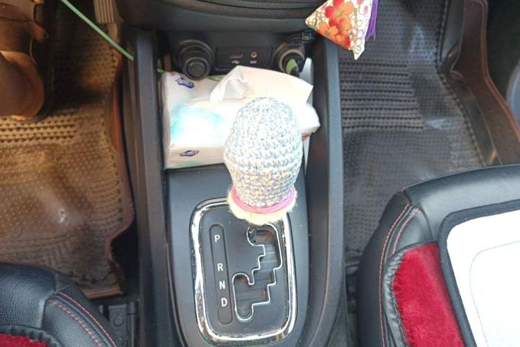 Used CHANGAN CS35 2012 1.6L Automatic Luxury Version China IV Standard Gear Lever