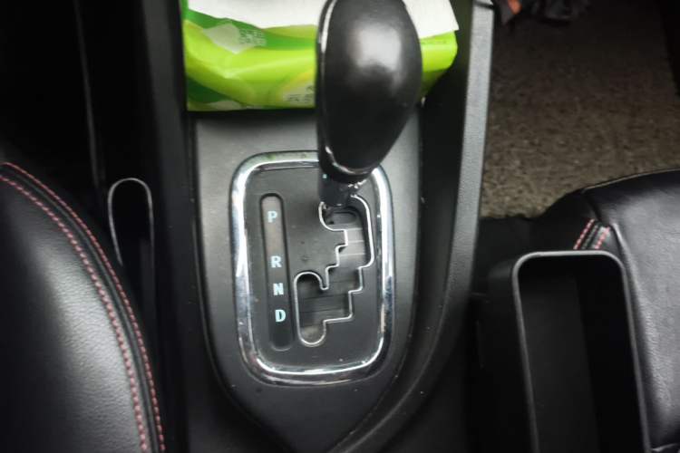 Used CHANGAN CS35 2012 1.6L Automatic Luxury Version China IV Standard Gear Lever
