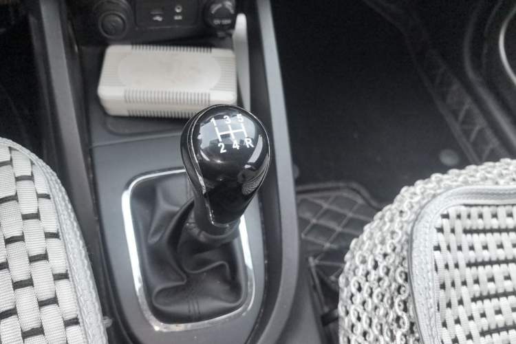 Used CHANGAN CS35 2012 1.6L Manual Luxury Version China V Standard Gear Lever
