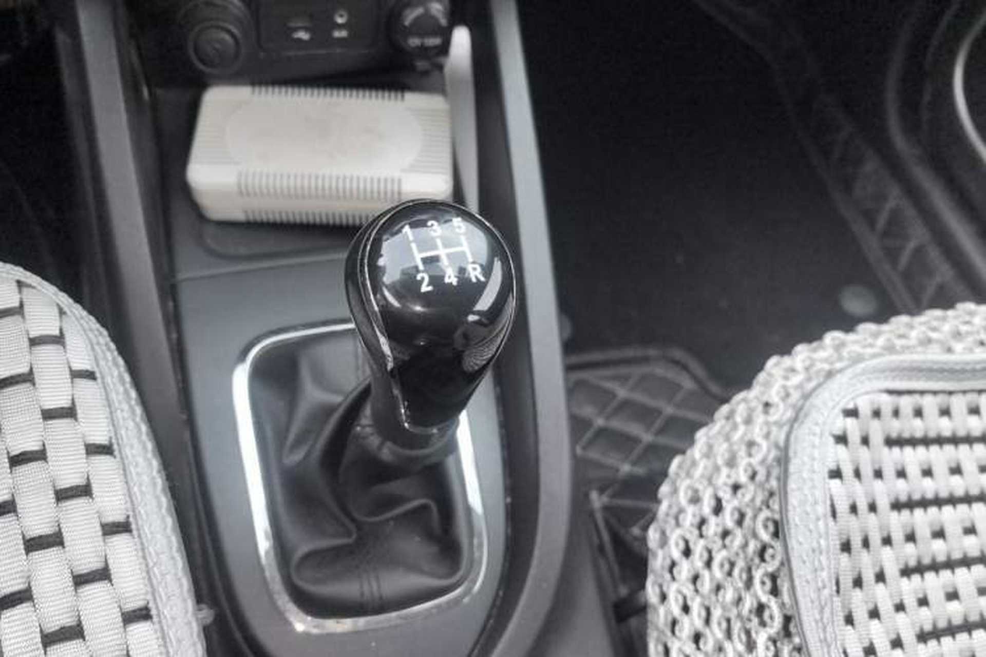 Used CHANGAN CS35 2012 1.6L Manual Luxury Version China V Standard Gear Lever