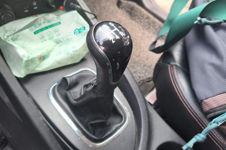 Used CHANGAN CS35 2012 1.6L Manual Comfort Edition China IV Standard Gear Lever