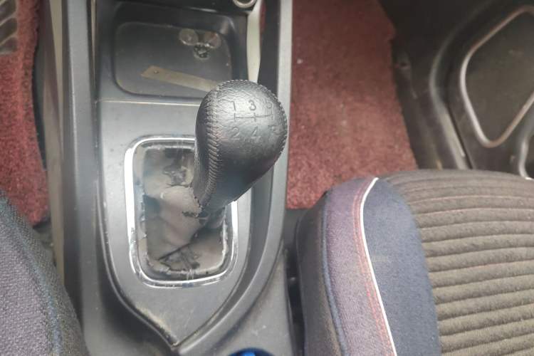 Used CHANGAN CS35 2012 1.6L Manual Comfort Version China V Standard Gear Lever