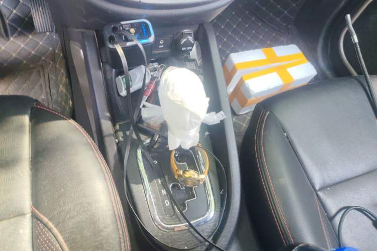 Used CHANGAN CS35 2012 1.6L Automatic Luxury Version China IV Standard Gear Lever