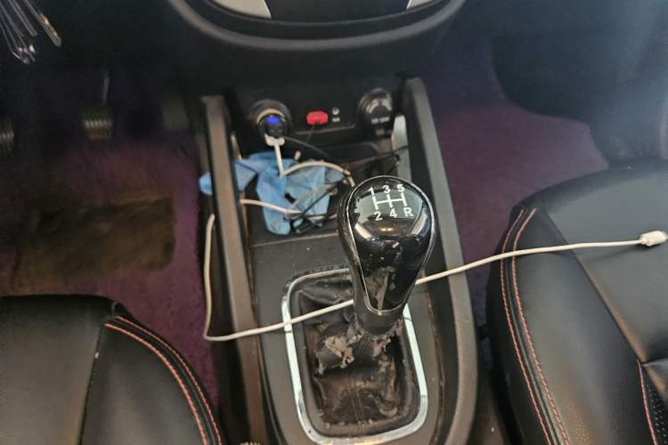 Used CHANGAN CS35 2012 1.6L Manual Comfort Edition China IV Standard Gear Lever