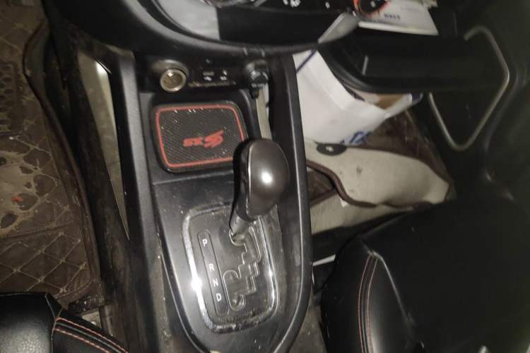 Used CHANGAN CS35 2012 1.6L Automatic Luxury Version China V Standard Gear Lever