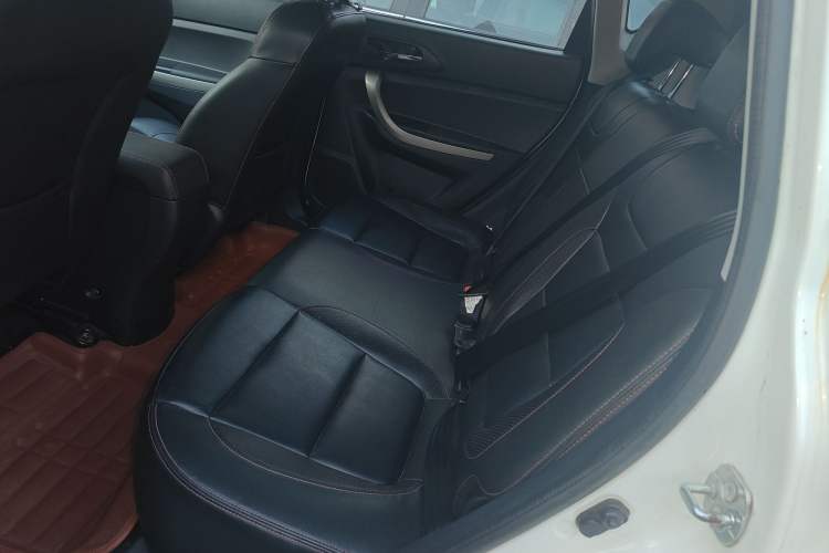 Used CHANGAN CS35 2012 1.6L Manual Luxury Model China IV Standard Interior 1