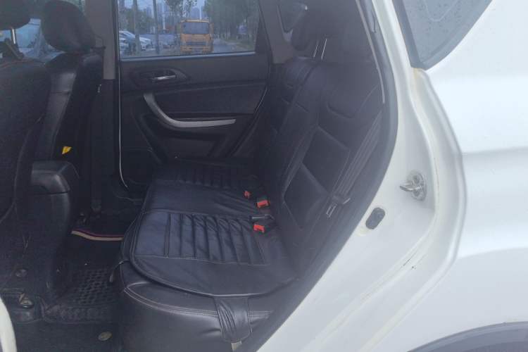 Used CHANGAN CS35 2012 1.6L Automatic Luxury Version China IV Standard Interior 1