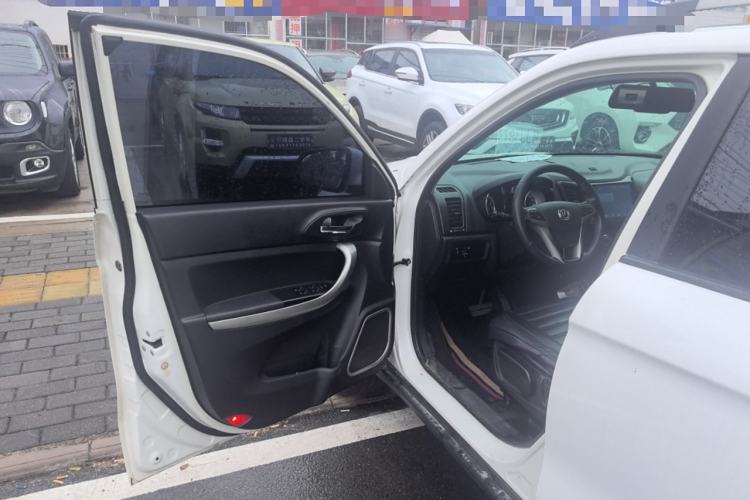 Used CHANGAN CS35 2012 1.6L Automatic Luxury Version China IV Standard Interior 2