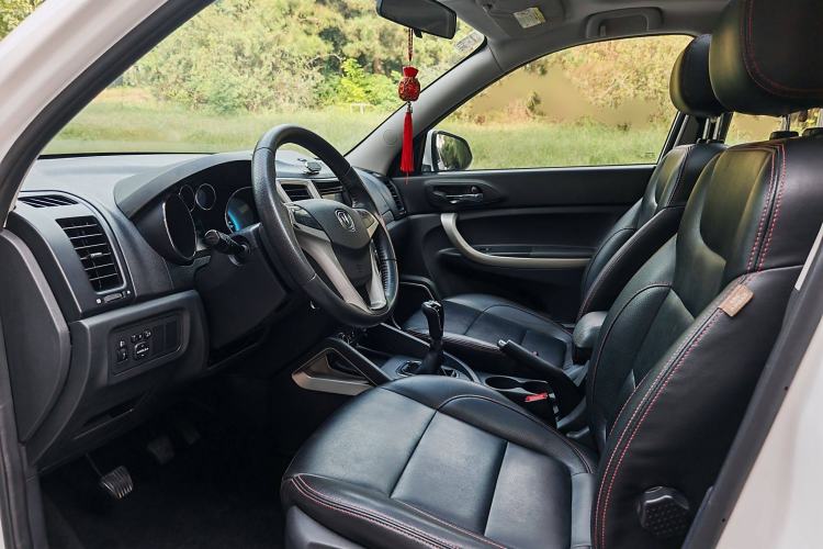 Used CHANGAN CS35 2012 1.6L Manual Luxury Model China IV Standard Interior 3