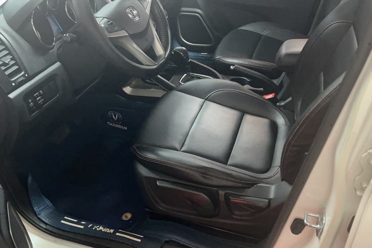 Used CHANGAN CS35 2012 1.6L Automatic Luxury Version China IV Standard Interior 3