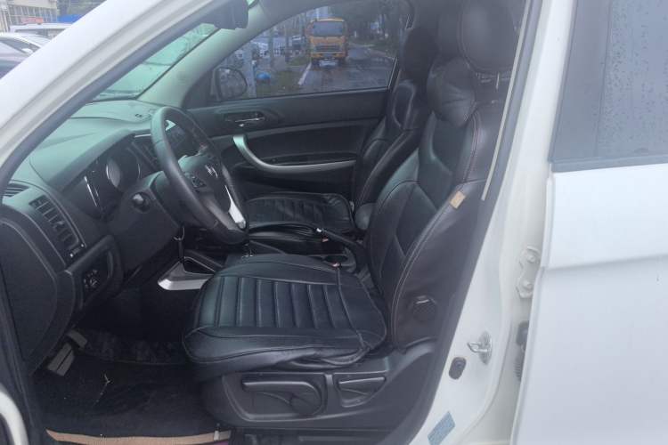 Used CHANGAN CS35 2012 1.6L Automatic Luxury Version China IV Standard Interior 4