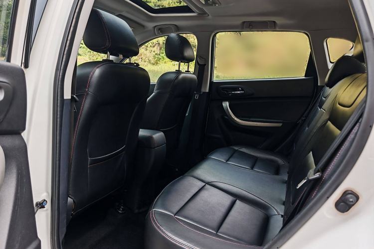 Used CHANGAN CS35 2012 1.6L Manual Luxury Model China IV Standard Interior 4
