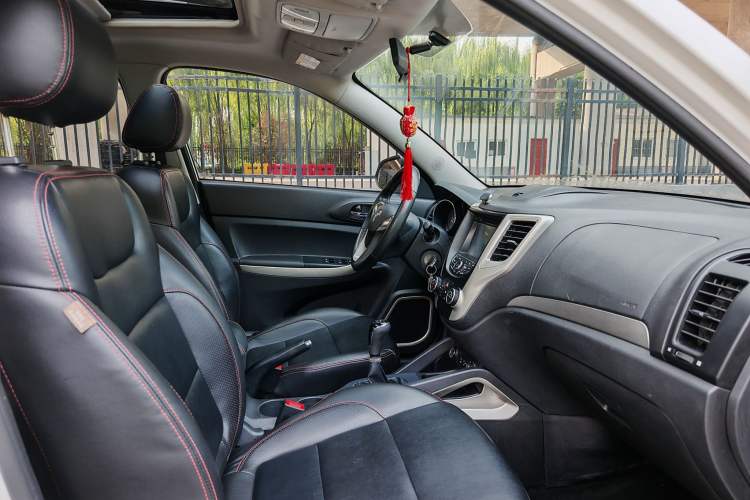 Used CHANGAN CS35 2012 1.6L Manual Luxury Model China IV Standard Interior 5