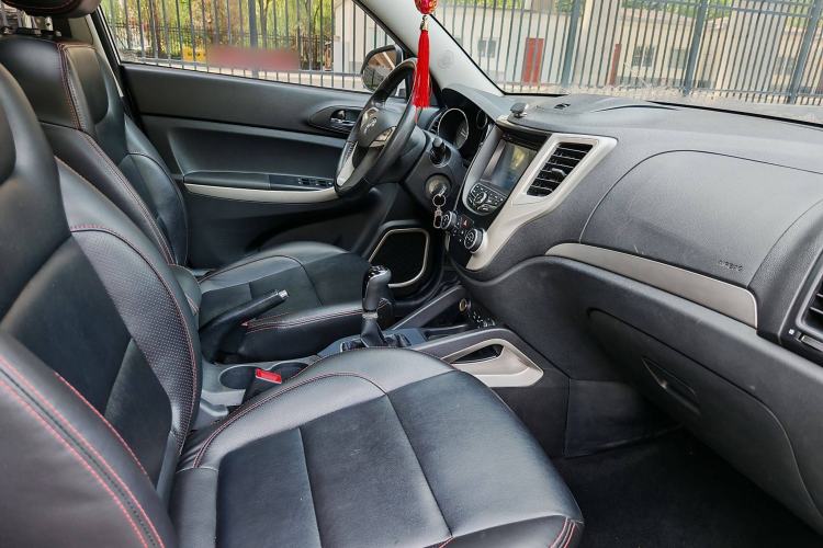 Used CHANGAN CS35 2012 1.6L Manual Luxury Model China IV Standard Interior 6
