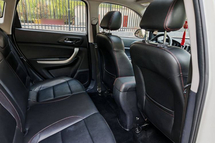 Used CHANGAN CS35 2012 1.6L Manual Luxury Model China IV Standard Interior 7