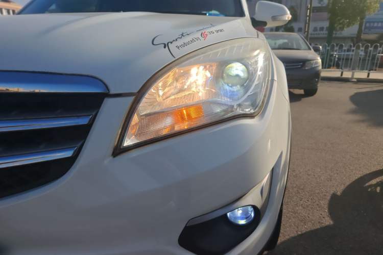 Used CHANGAN CS35 2012 1.6L Automatic Luxury Version China IV Standard Left Front Headlight