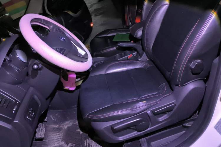 Used CHANGAN CS35 2012 1.6L Automatic Luxury Version China IV Standard Left Front Seat