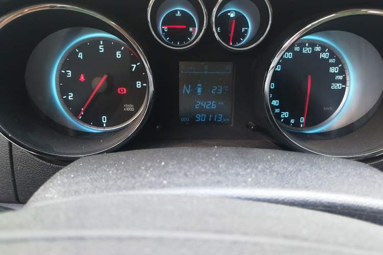 Used CHANGAN CS35 2012 1.6L Automatic Luxury Version China IV Standard Odometer Close Up